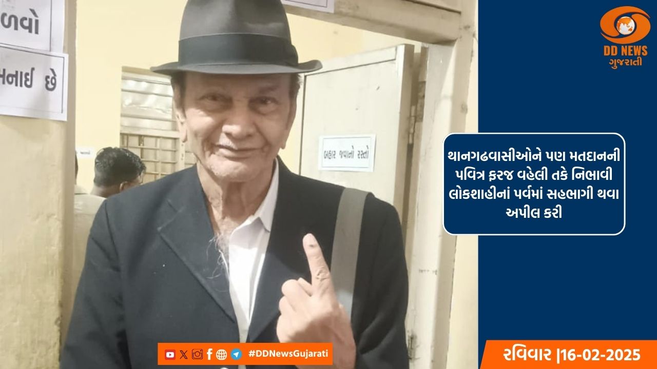 મતદાન શરૂ થતાંની સાથે જ મતાધિકારનો ઉપયોગ કરતા પદ્મશ્રી શાહબુદ્દીનભાઈ રાઠોડ
