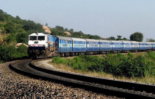 સમગ્ર દેશમાંથી ગઈકાલે ચાર કલાક સુધીમાં 327  ટ્રેનો દ્વારા જે શ્રમિકોને પહોંચાડવામાં આવ્યા તે પૈકી ૧૪૭ ટ્રેનો ફક્ત ગુજરાતમાંથી 