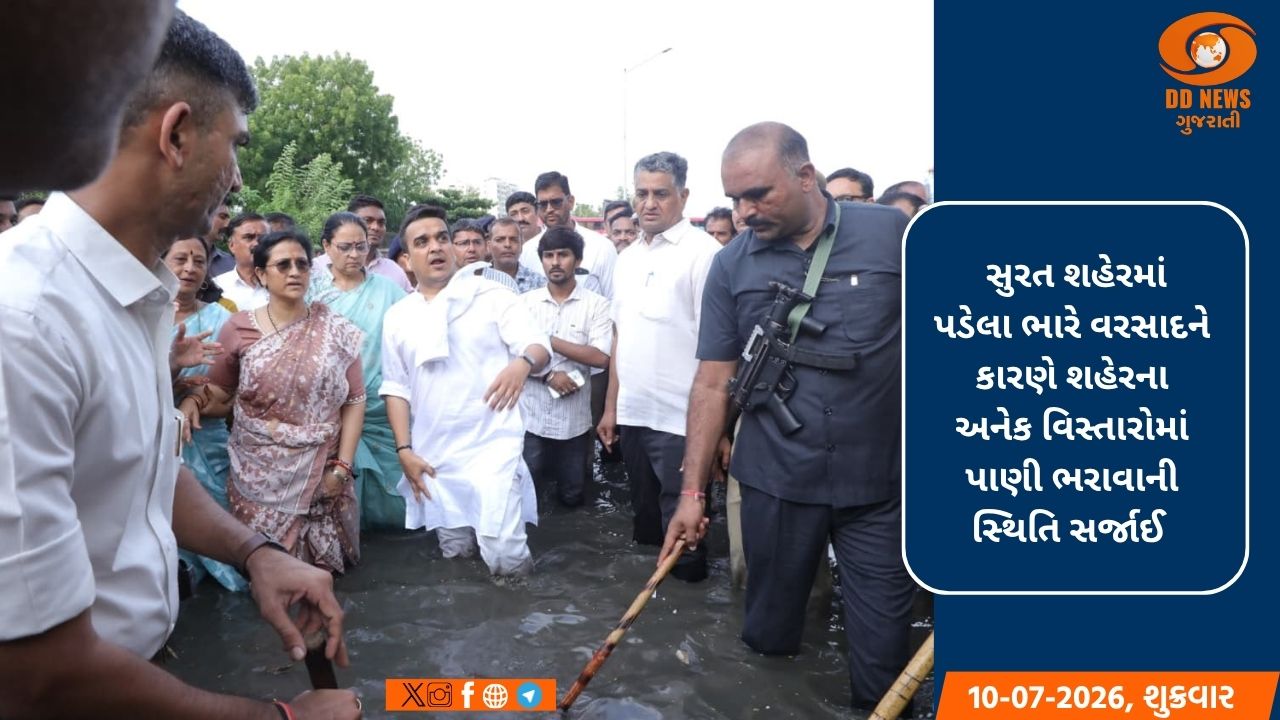 સુરત: પૂરગ્રસ્ત વિસ્તારોમાં નાયબ મુખ્યમંત્રી હર્ષ સંઘવીની મુલાકાત; સહાય ચૂકવવા તંત્રને આદેશ