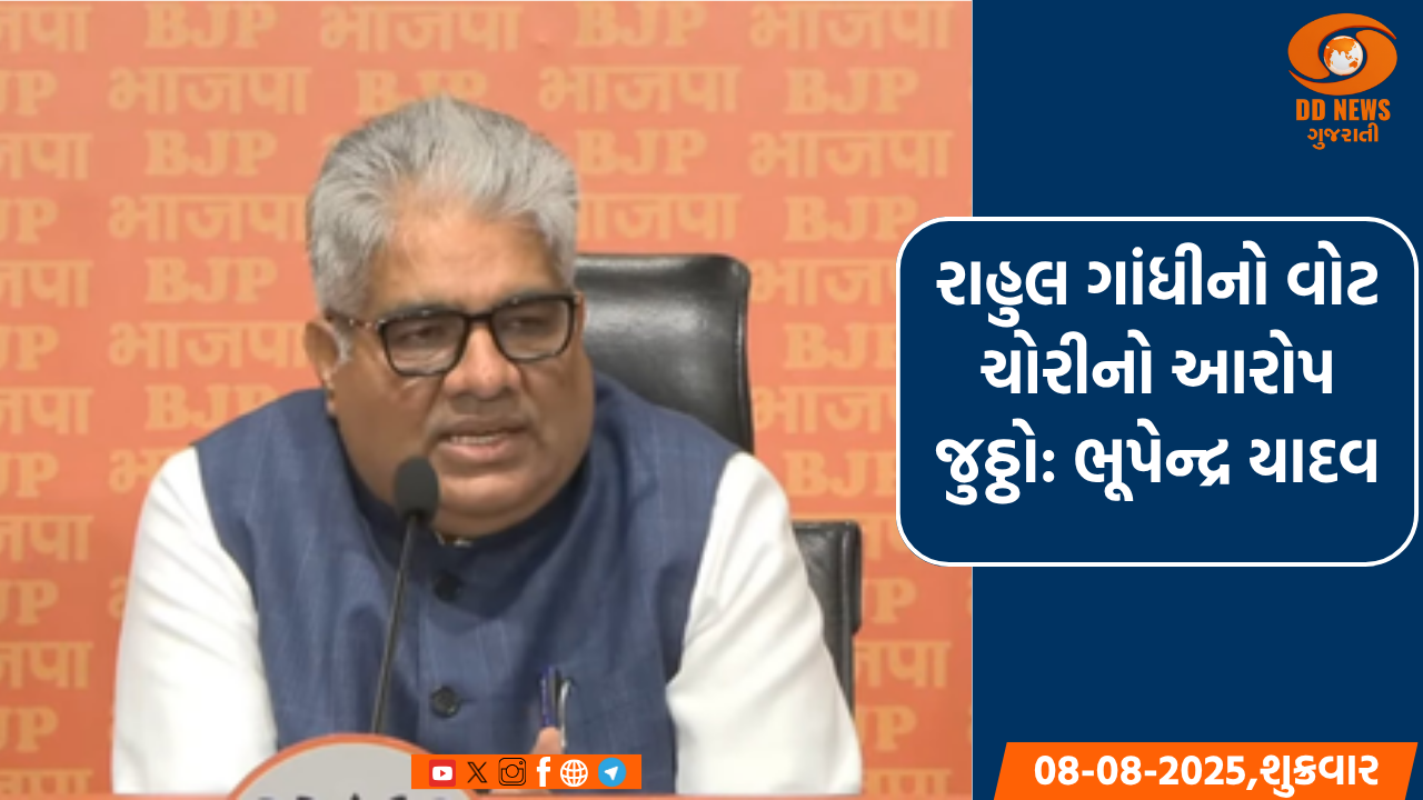 મુખ્યમંત્રી ભૂપેન્દ્ર પટેલે વિજયાદશમીના અવસરે CM સુરક્ષા કર્મીઓ સાથે મુખ્યમંત્રી નિવાસસ્થાને શસ્ત્ર પૂજન કર્યું